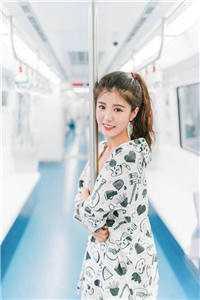 这个警察有点烦